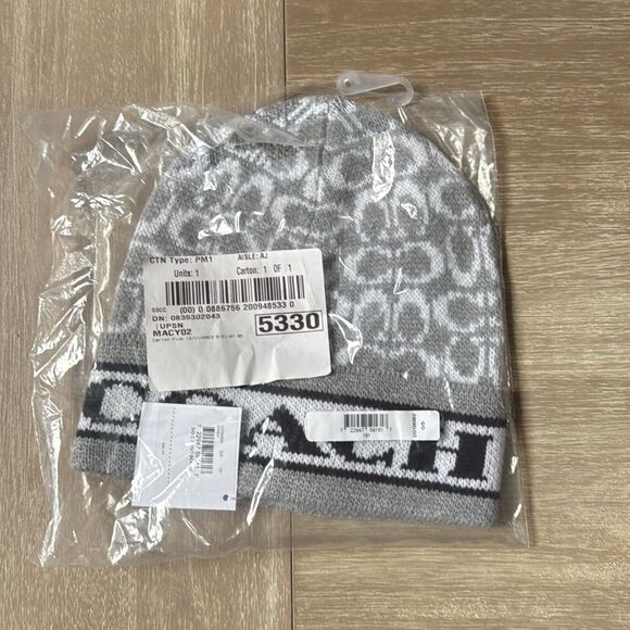 Coach Women's Signature C‎ Logo Beanie Grey OS NWT in packaging - Picture 3 of 4